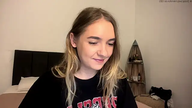 Snapshot of RoxyWet chatting on April 23, 2026, 1:24 pm RoxyWet online show from April 23, 2026, 1:24 pm