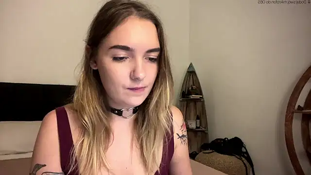 Snapshot of RoxyWet chatting on April 22, 2026, 1:18 pm RoxyWet online show from April 22, 2026, 1:18 pm