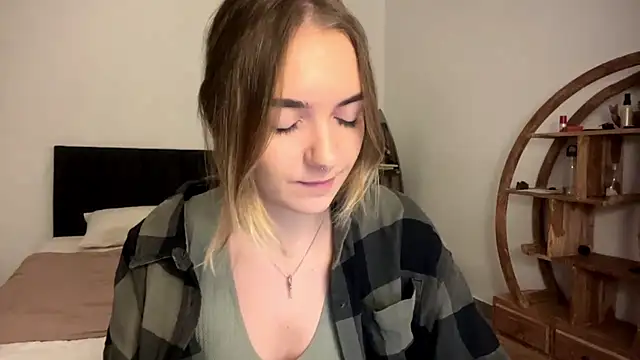 Snapshot of RoxyWet chatting on April 20, 2026, 1:24 pm RoxyWet online show from April 20, 2026, 1:24 pm