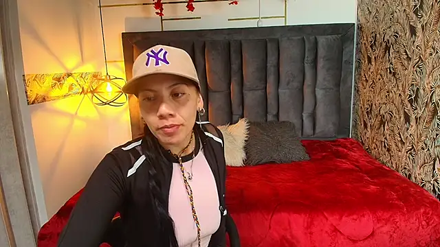 Snapshot of Abril_Fox__ chatting on July 10, 2026, 12:05 pm Abril Fox online show from July 10, 2026, 12:05 pm
