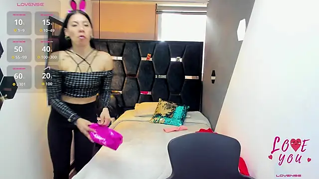 Abril Fox   online show from April 9, 2026, 8:04 pm