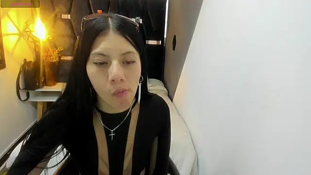 Abril Fox   online show from April 4, 2026, 8:15 pm