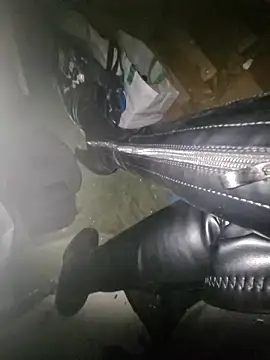 bootslove1 online show from April 5, 2026, 2:07 am