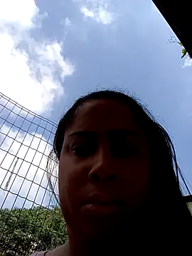 gatinha20257 online show from April 23, 2026, 2:08 pm