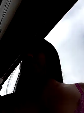 gatinha20257 online show from April 28, 2026, 12:09 pm