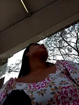 gatinha20257 online show from May 25, 2026, 5:00 pm