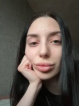 MishellKins online show from April 16, 2026, 4:30 pm