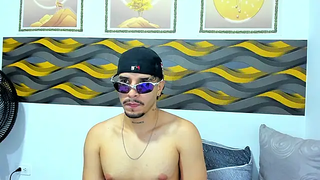 Leon Hotx online show from April 1, 2026, 7:33 pm