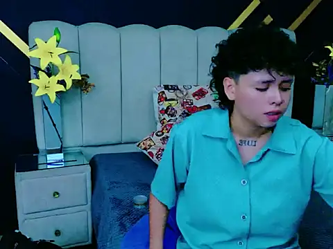 NikiEvanz online show from May 28, 2026, 4:53 am