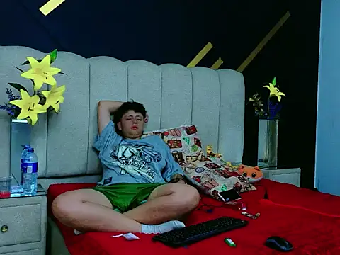 NikiEvanz online show from April 11, 2026, 6:32 am