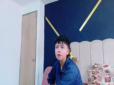 NikiEvanz online show from May 25, 2026, 7:01 pm
