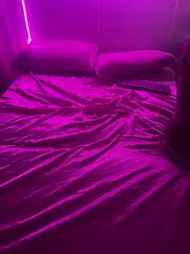 Shynesse21 online show from April 6, 2026, 3:46 pm