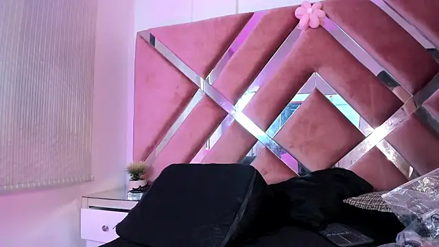 Zoe Evaanss  online show from March 28, 2026, 7:59 pm