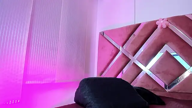 Zoe Evaanss  online show from March 27, 2026, 7:48 pm