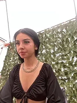 afrodita pinkk online show from April 16, 2026, 4:30 pm