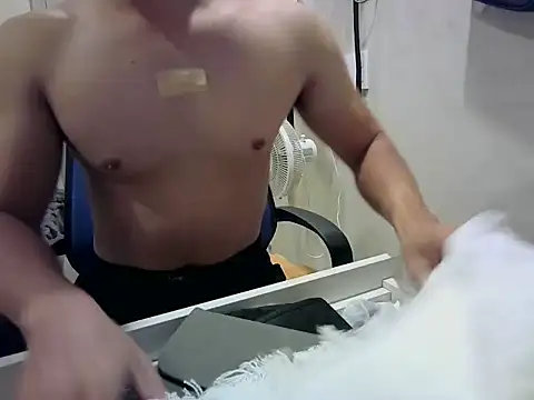 ZhangQing95 online show from April 17, 2026, 2:31 pm