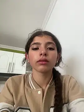 LINDA EF online show from April 18, 2026, 12:29 pm