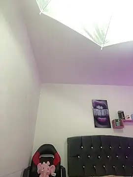 LINDA EF online show from April 9, 2026, 1:06 pm