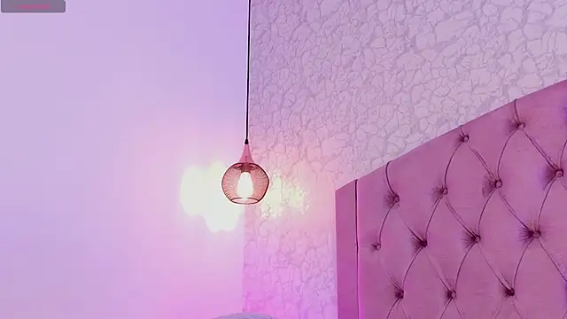 Snapshot of saraa_joness_ chatting on April 19, 2026, 5:03 pm saraa joness online show from April 19, 2026, 5:03 pm