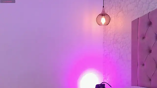 Snapshot of saraa_joness_ chatting on April 29, 2026, 6:36 pm saraa joness online show from April 29, 2026, 6:36 pm