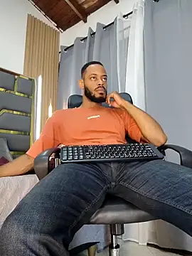 Snapshot of Oliver_bigblack_cock chatting on April 24, 2026, 5:59 pm Oliver bigblack cock online show from April 24, 2026, 5:59 pm