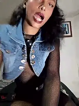 KattyBerryX online show from April 14, 2026, 8:25 pm