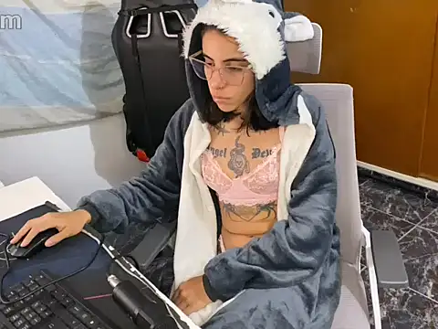 Poison Ivy 29 online show from March 25, 2026, 11:25 pm