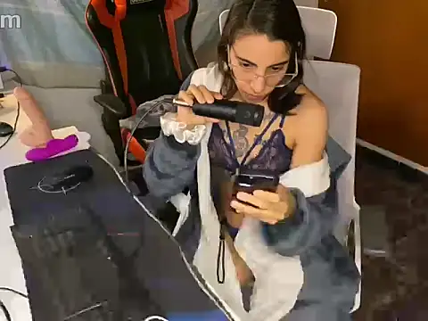 Poison Ivy 29 online show from March 26, 2026, 10:18 pm