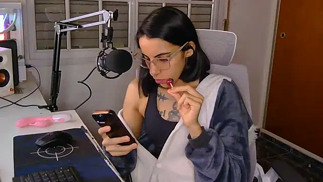 Poison Ivy 29 online show from April 9, 2026, 2:46 am