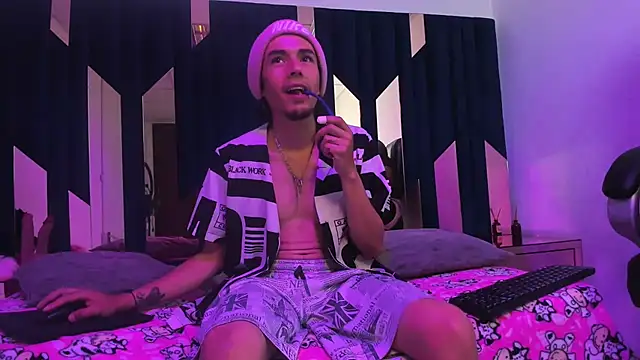 Snapshot of KikyoAndDrey chatting on April 18, 2026, 7:29 pm KikyoAndDrey online show from April 18, 2026, 7:29 pm