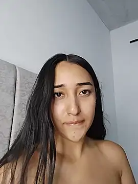 isabellaHill2 online show from April 7, 2026, 4:14 am