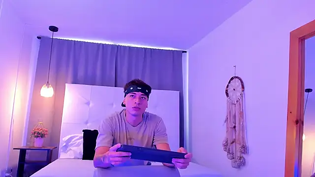 Thiago 2003  online show from March 29, 2026, 1:13 pm