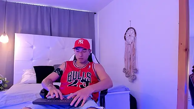 Thiago 2003  online show from April 8, 2026, 12:28 pm