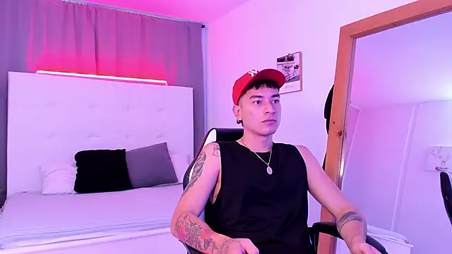 Thiago 2003  online show from April 15, 2026, 12:53 pm