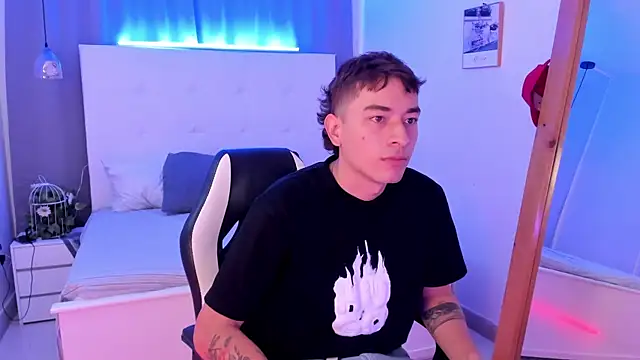 Thiago 2003  online show from April 16, 2026, 12:28 pm