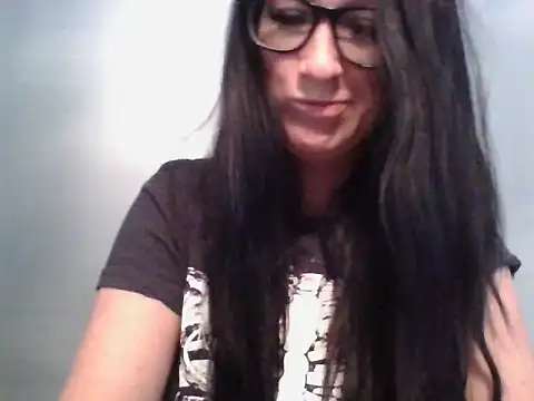 TheVictoriaWolf online show from April 3, 2026, 12:00 pm