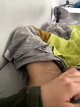 hardboii00 online show from April 18, 2026, 8:38 am