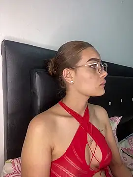 isabella-hot12 online show from April 15, 2026, 7:07 pm