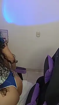 La-venus online show from April 17, 2026, 3:42 am