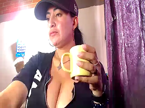 Snapshot of Alexandrina chatting on October 24, 2025, 4:06 pm Alexandrina online show from October 24, 2025, 4:06 pm