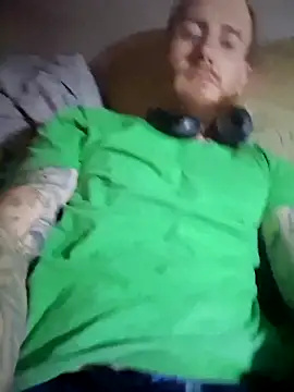 redandjuicy online show from April 15, 2026, 4:51 am