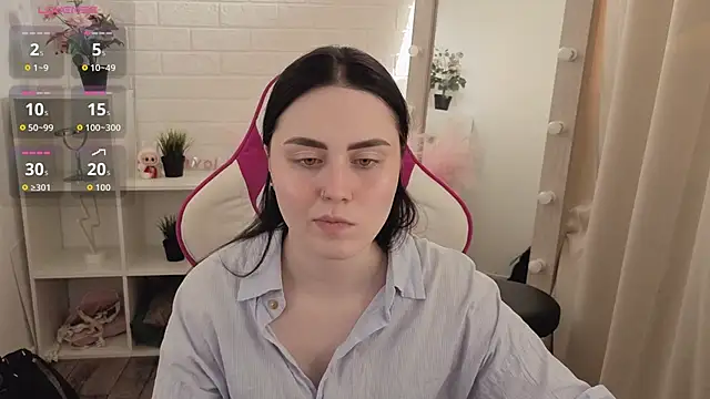 NoraLumi online show from April 13, 2026, 5:33 am