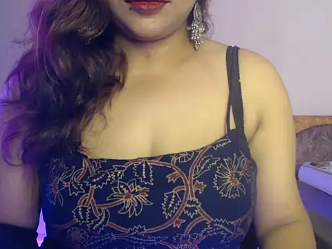Snapshot of MaiRra_ chatting on July 14, 2026, 1:17 pm MaiRra online show from July 14, 2026, 1:17 pm
