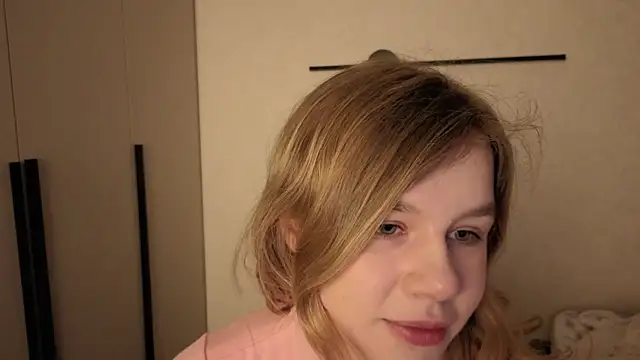 AureliaAngel online show from April 17, 2026, 10:01 pm