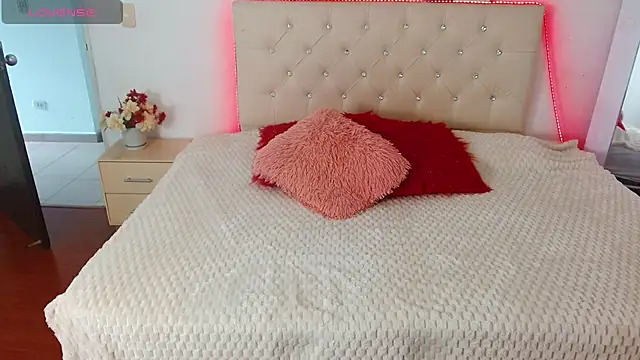 estrella hank online show from April 12, 2026, 8:12 pm