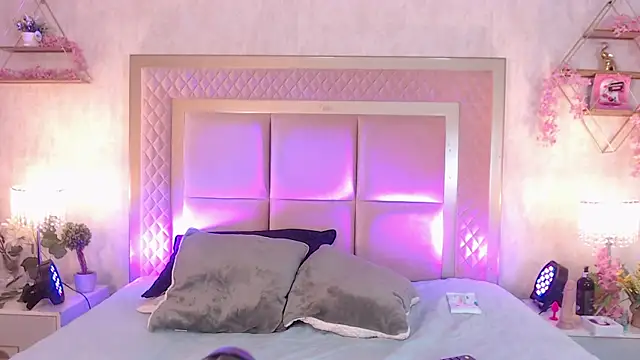 Alma Monclair  online show from March 31, 2026, 7:27 pm