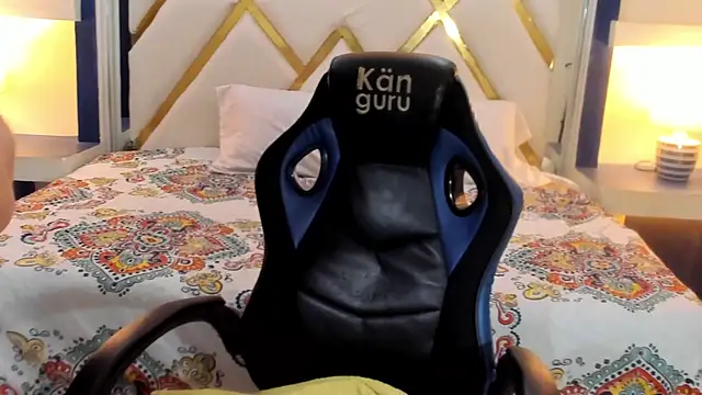 justkarlitaa online show from April 10, 2026, 1:45 am