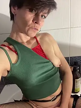 DtPORNBITCH online show from April 3, 2026, 11:00 pm