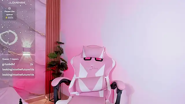 sofi naughty   online show from March 29, 2026, 2:52 pm