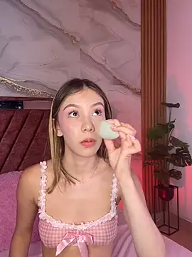 sofi naughty   online show from April 12, 2026, 2:48 am